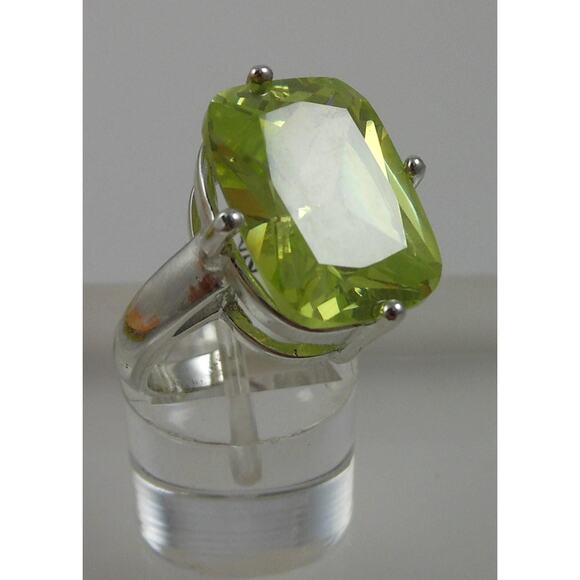 Vintage 1990's Green Cocktail Ring Size 7 Thailand Made NOS Cubic Zirconia - Picture 5 of 10